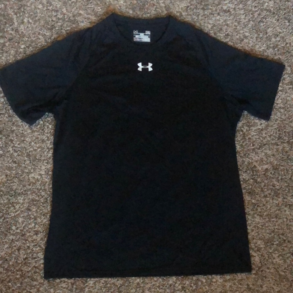Under Armour men’s shirt- size medium